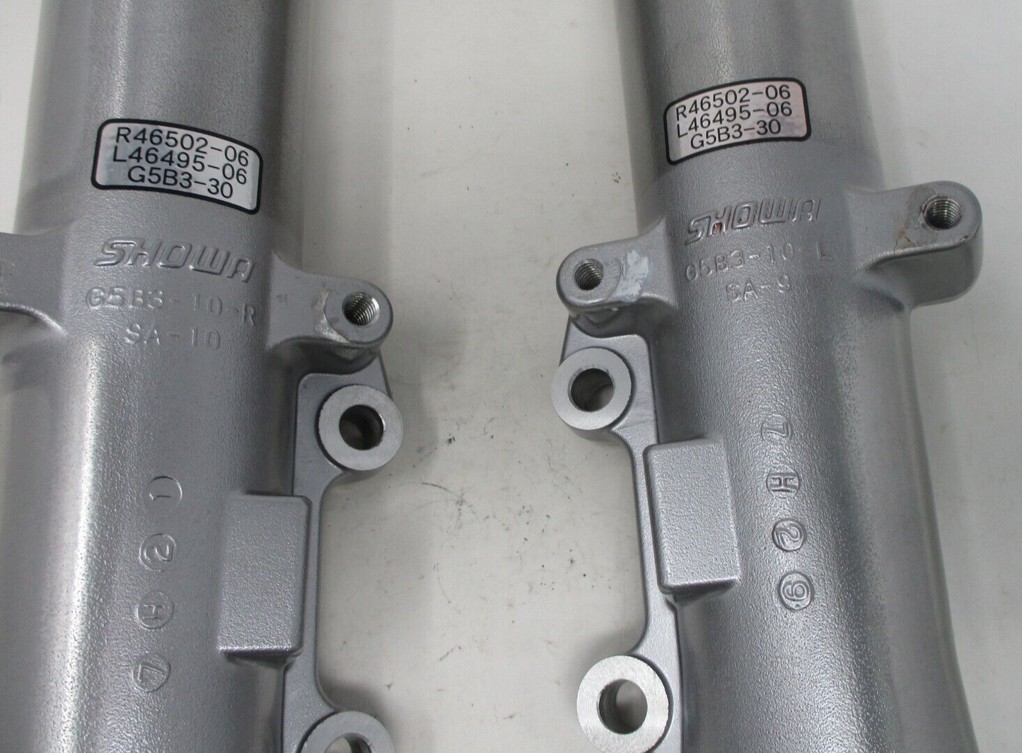 Harley-Davidson Showa 06-07 FLH/FLT Front Fork Lowers 46502-06 & 46495-06