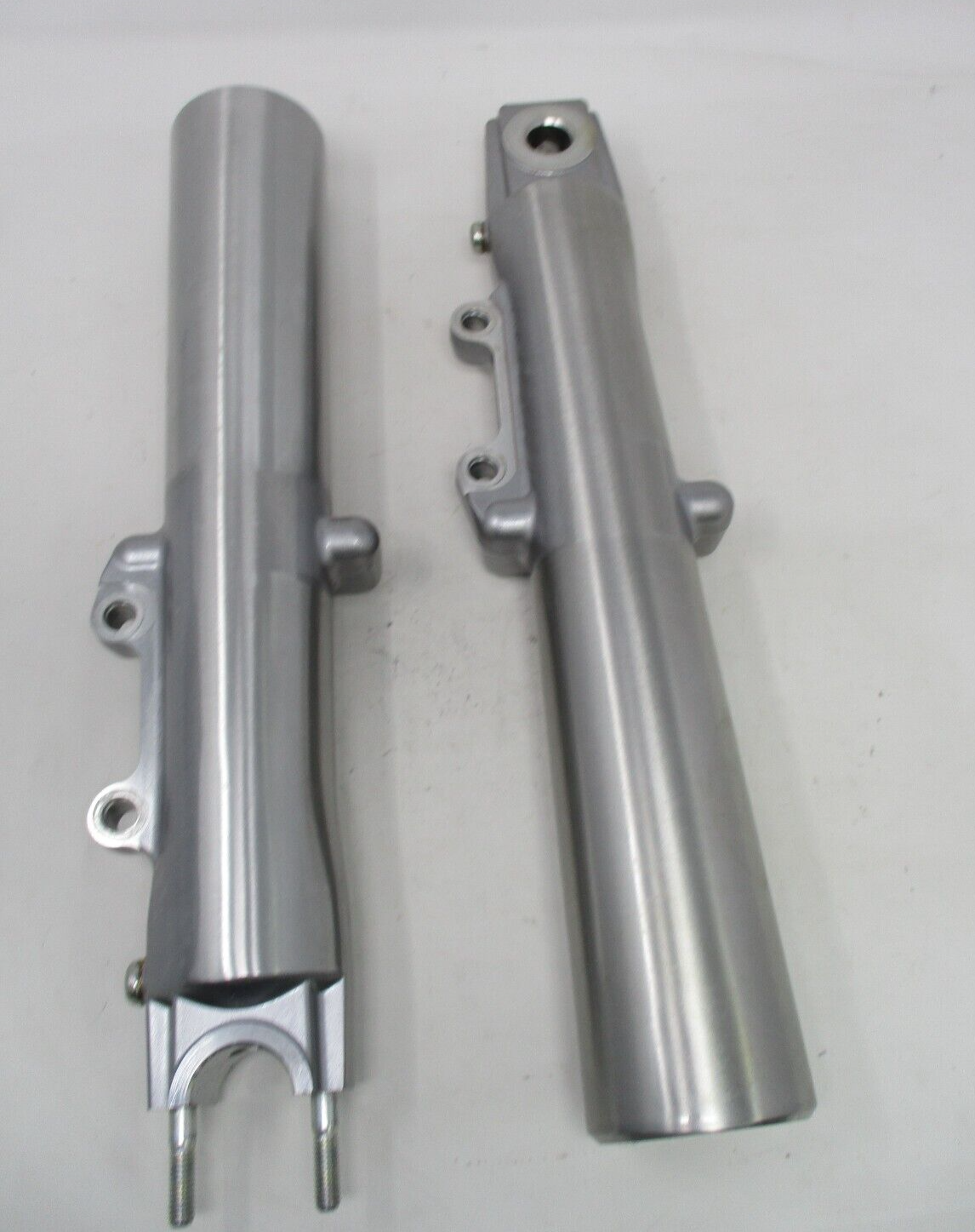 Harley-Davidson Showa 06-07 FLH/FLT Front Fork Lowers 46502-06 & 46495-06