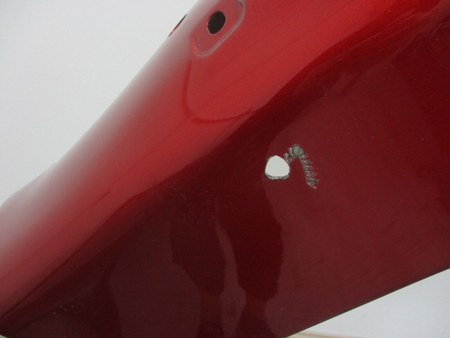 Harley-Davidson OEM Ember Red Sunglo Fender FLTRU 20111024