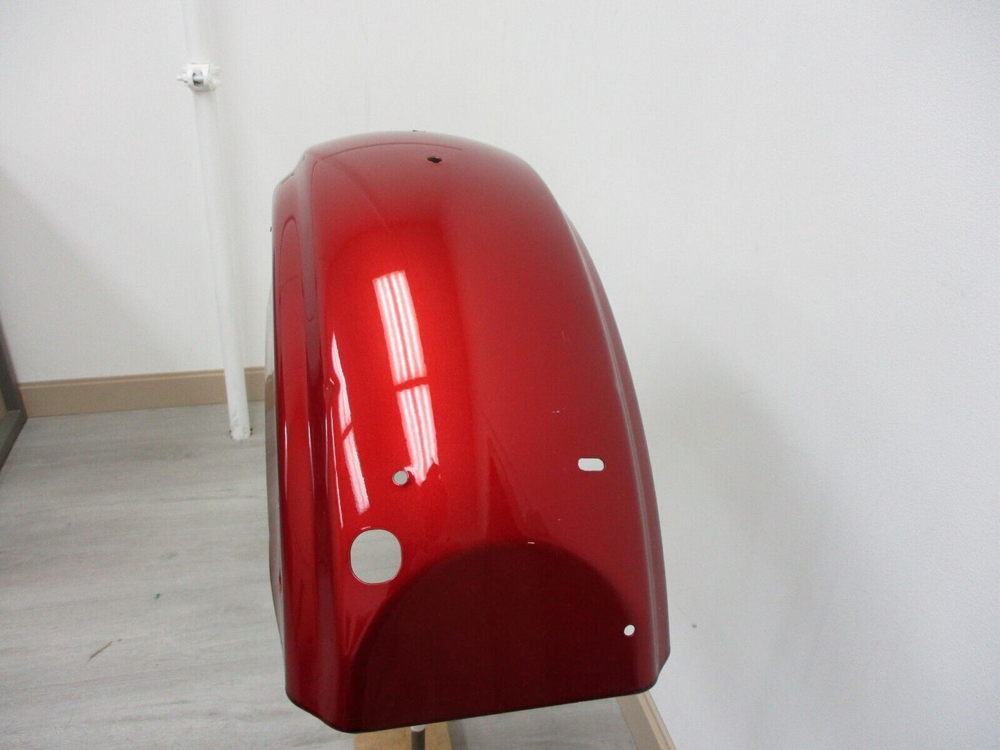 Harley-Davidson OEM Ember Red Sunglo Fender FLTRU 20111024