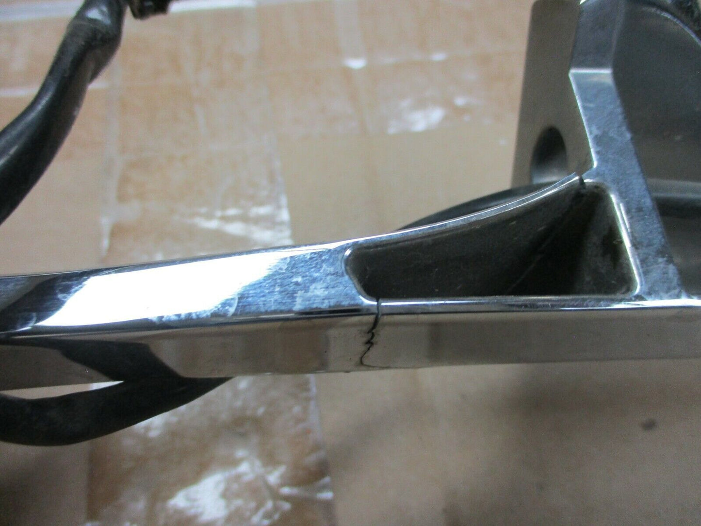 Harley Davidson Touring Rear Turn Signal Bracket With Signals 68510-74C (CRACK)