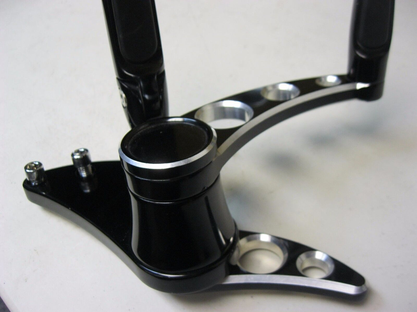HHI DYNA FORWARD CONTROLS BLACK CONTRAST ELITE WITH HOLE CUT OUTS FOLDING RUBBER