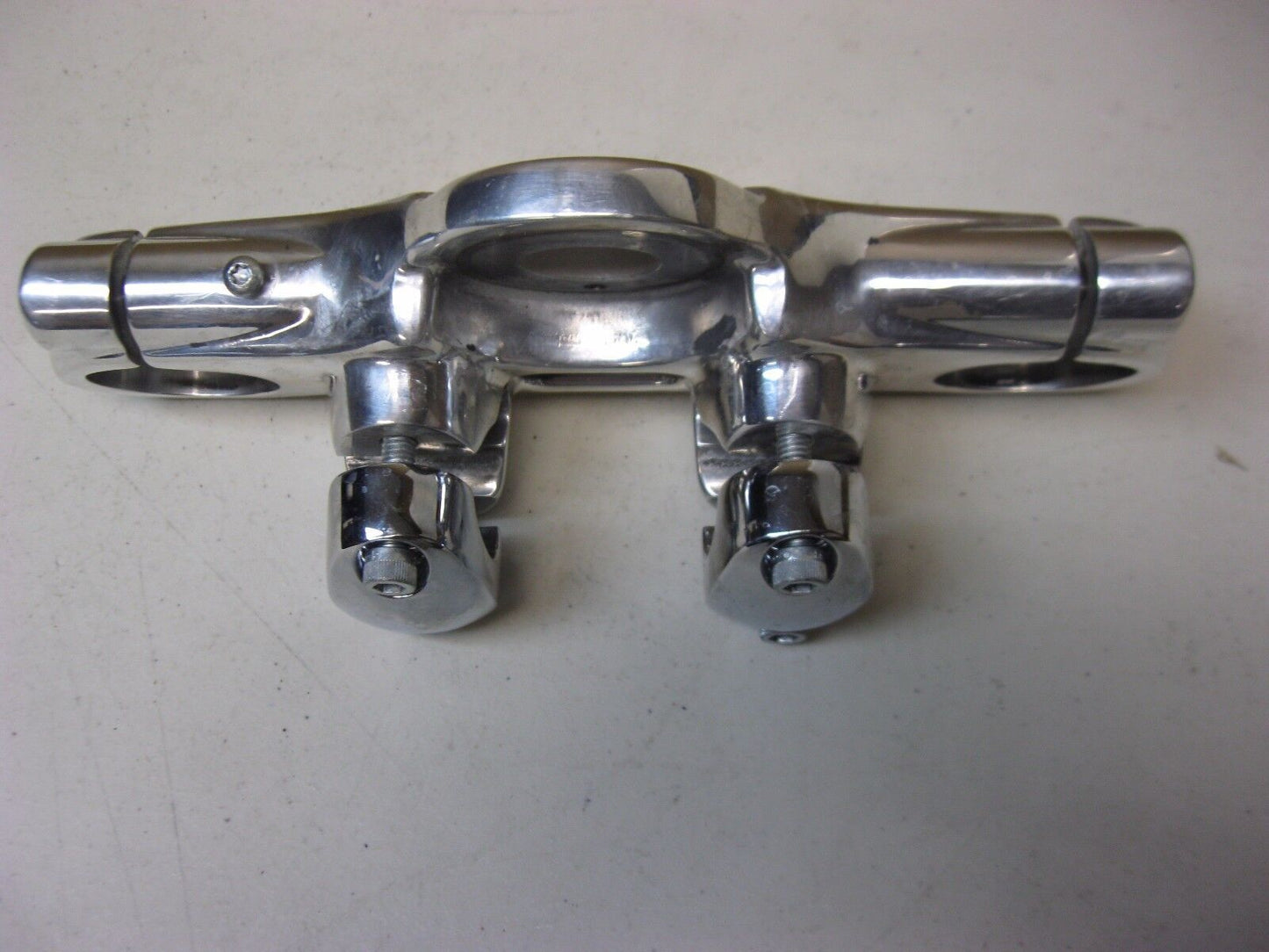 HARLEY DAVIDSON UPPER FORK BRACKET TOP TRIPLE TREE 46857-08