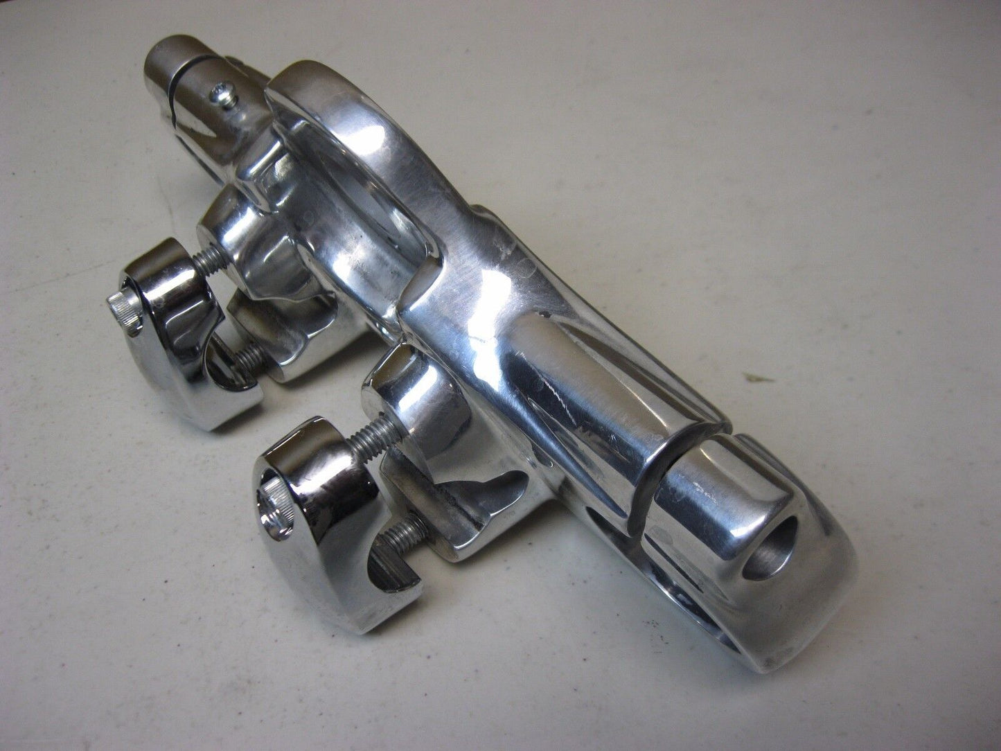 HARLEY DAVIDSON UPPER FORK BRACKET TOP TRIPLE TREE 46857-08