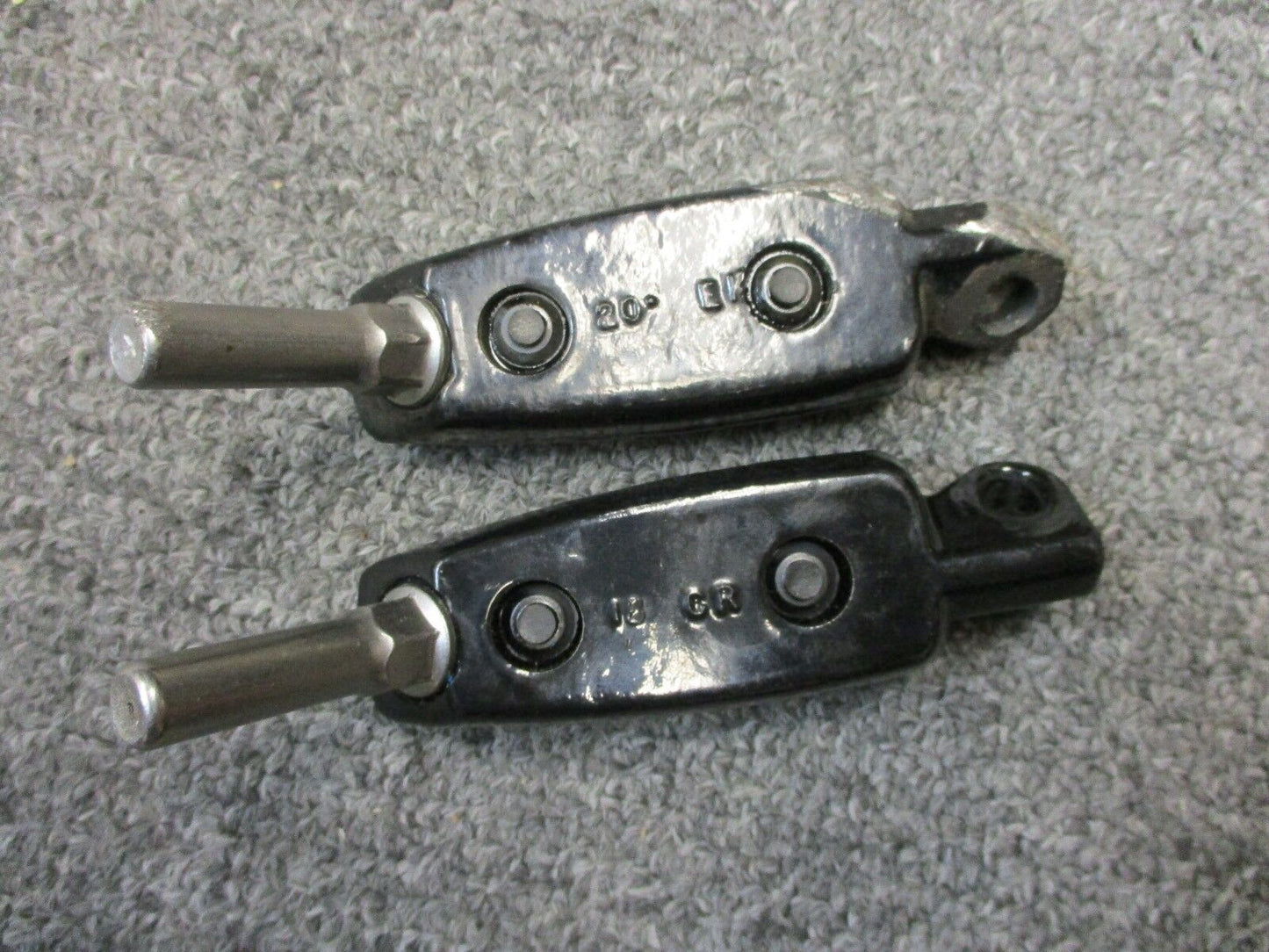 Harley Davidson OEM XL Foot Pegs with Wear Peg 11-17 Left & Right 33133-06