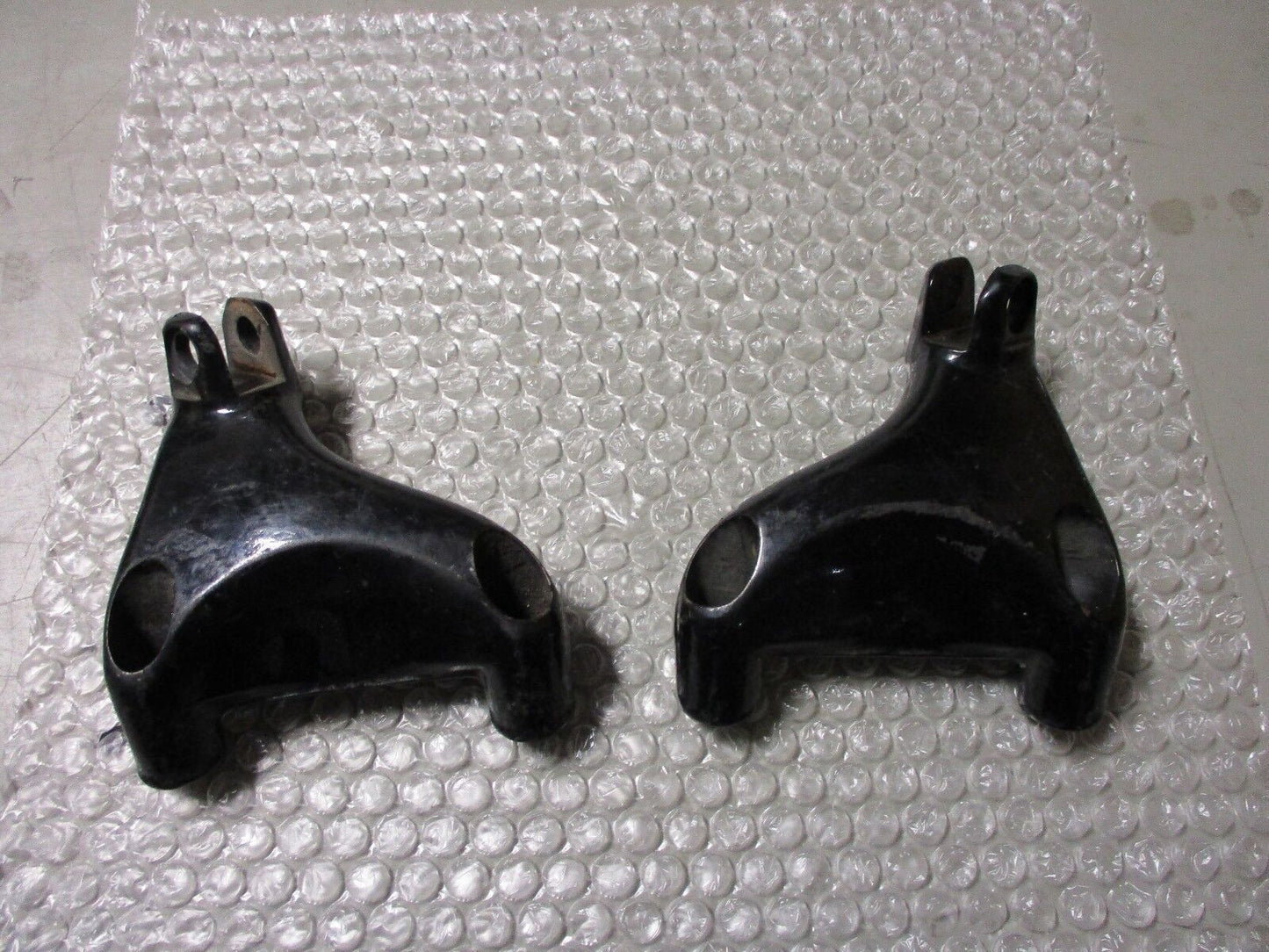 HARLEY-DAVIDSON 04- 14 BLACK XL PASSENGER FOOTREST BRACKETS 49314-04 & 49315-04