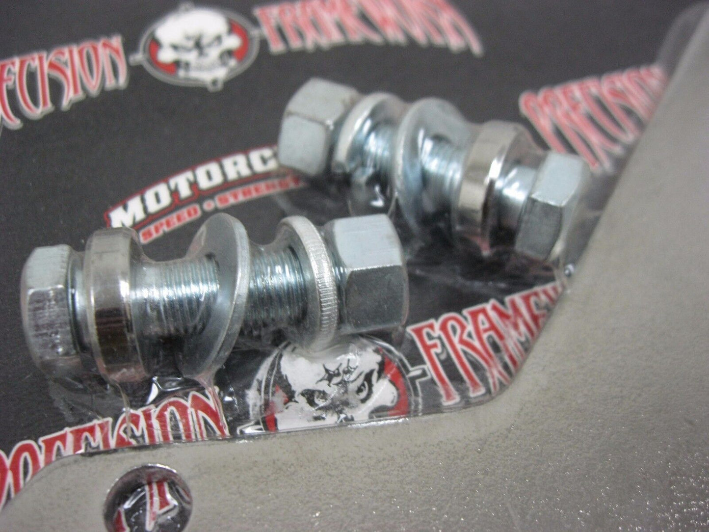 CUSTOM CHROME 26525 VERTICAL TOOL BOX MOUNT