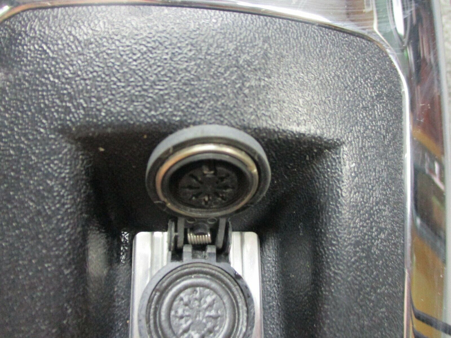 Harley Davidson OEM FLHTCU CB-POD ASY & CONSOLE 77136-08, 61270-08