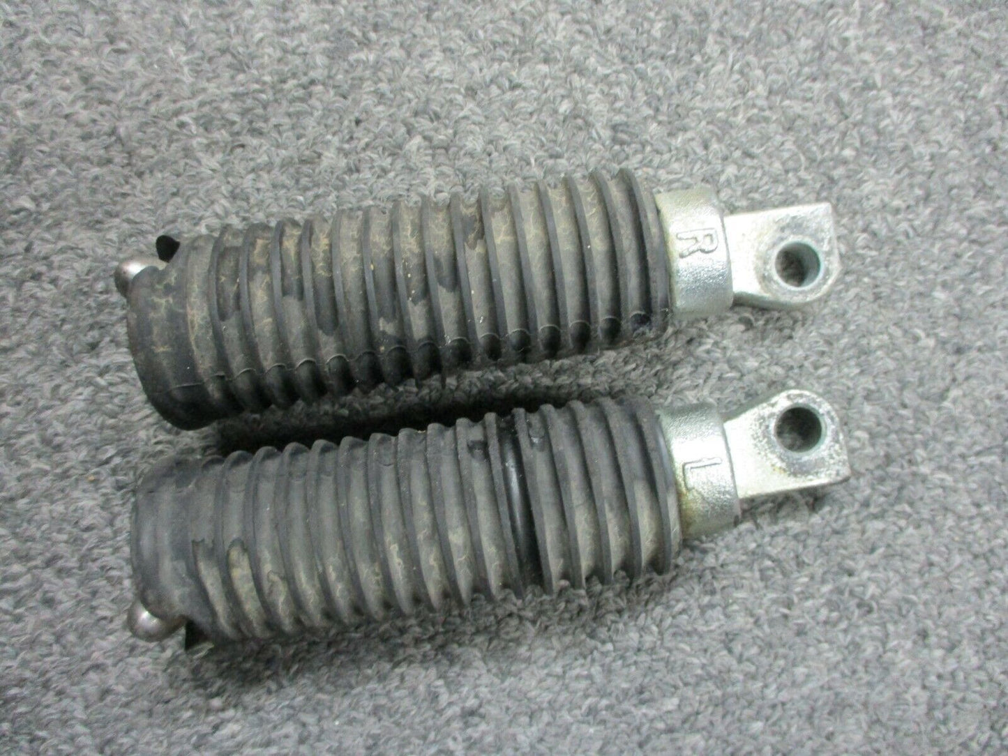 Harley-Davidson OEM Rider Foot Pegs with Drag Pin Dyna XL
