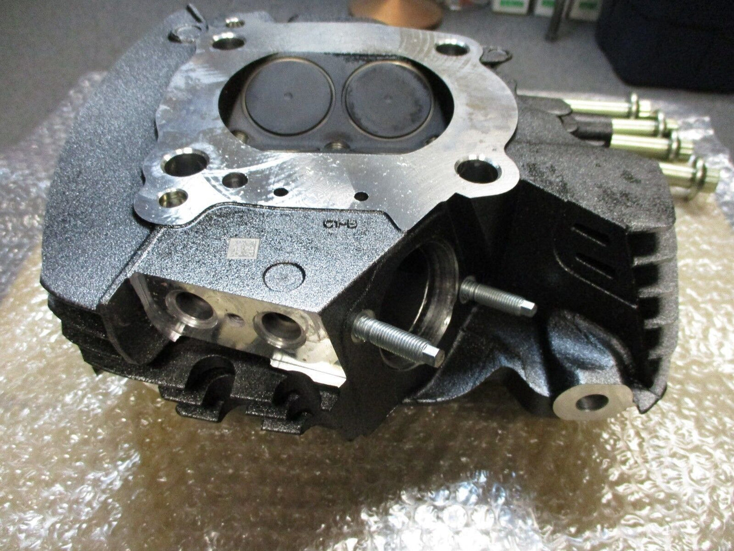 Harley Davidson M8 FLHXSE CVO Front Engine Cylinder Head Water Cooled 16500500