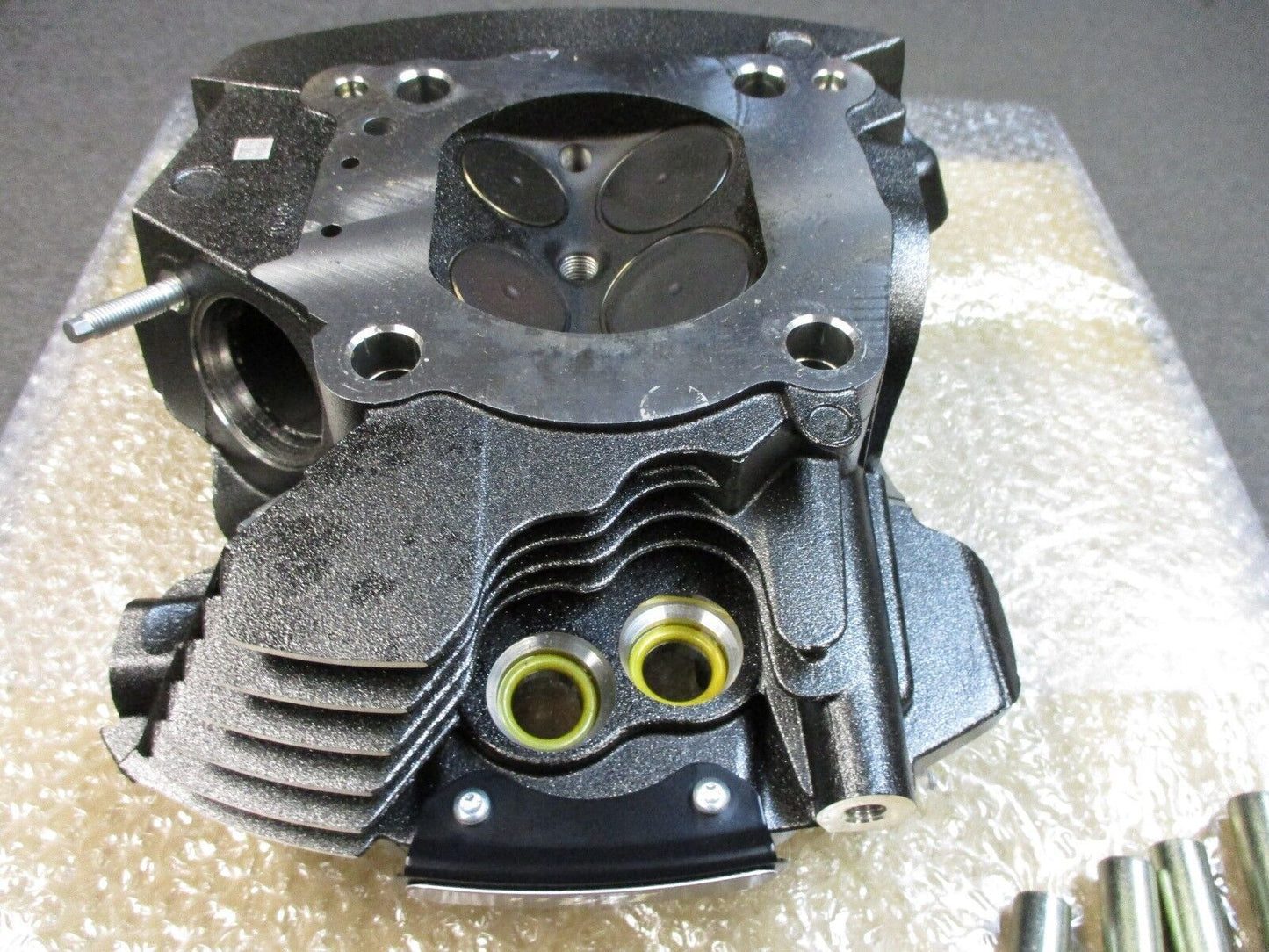 Harley Davidson M8 FLHXSE CVO Front Engine Cylinder Head Water Cooled 16500500