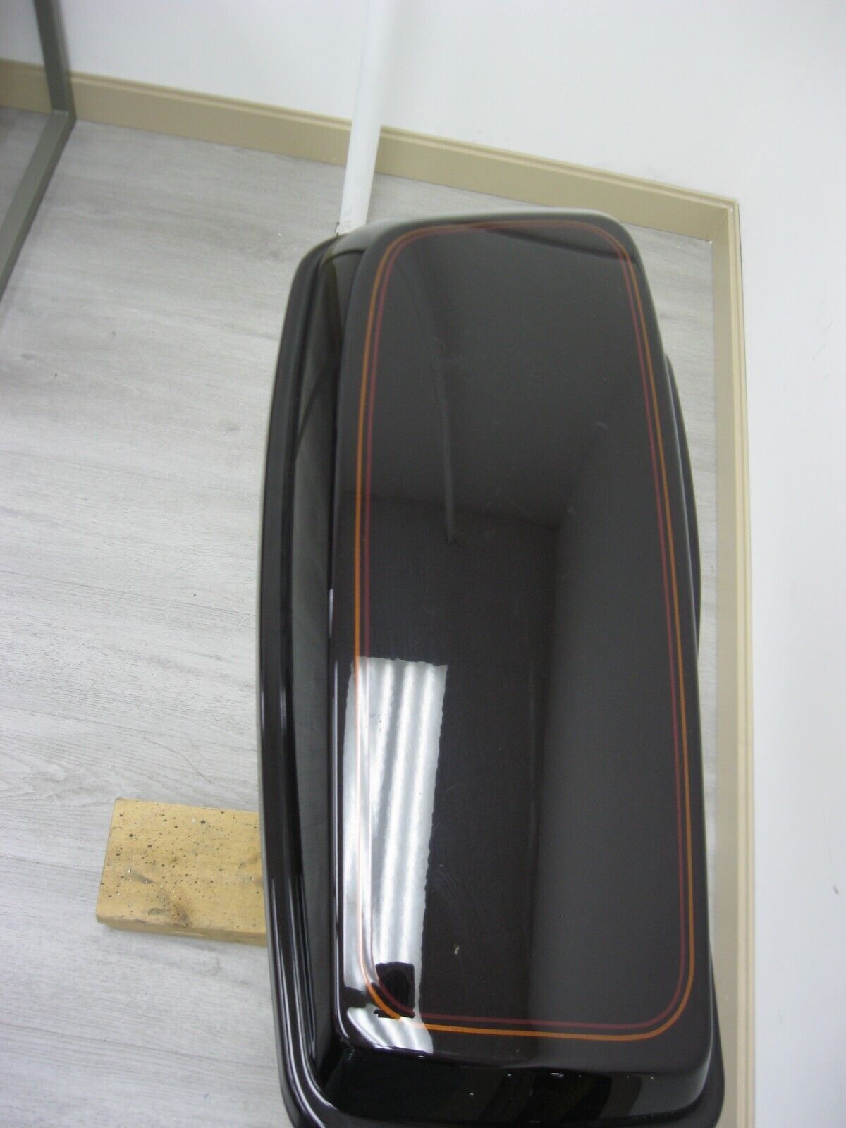 Harley-Davidson OEM Left Saddlebag Lid Burgundy with Detail 90200413 2014-Later