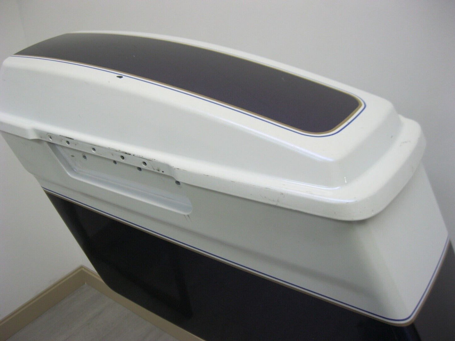 Harley-Davidson OEM Left Saddlebag + Lid White w Iridescence 79090-03B