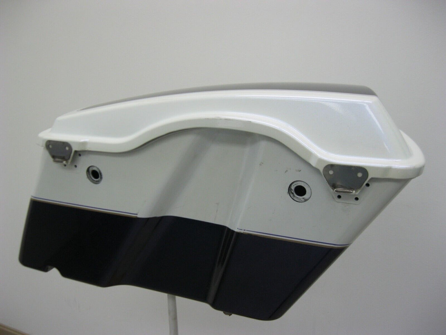 Harley-Davidson OEM Left Saddlebag + Lid White w Iridescence 79090-03B