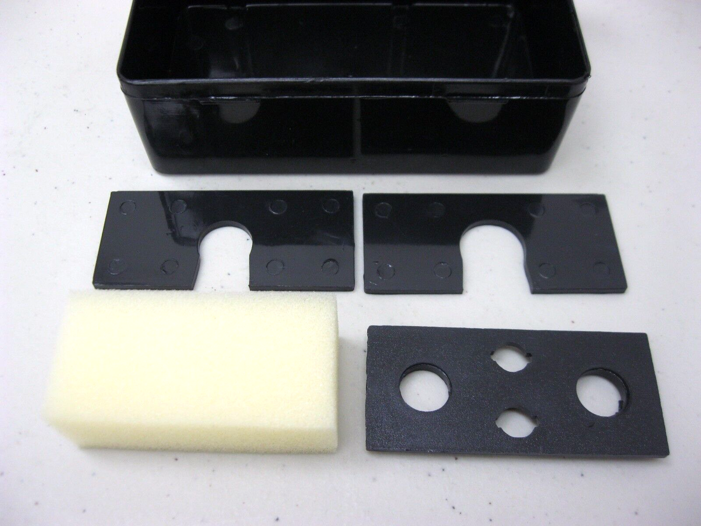 MOTOVAN BLACK PLASTIC PLUG & BULB HOLDER  012-113