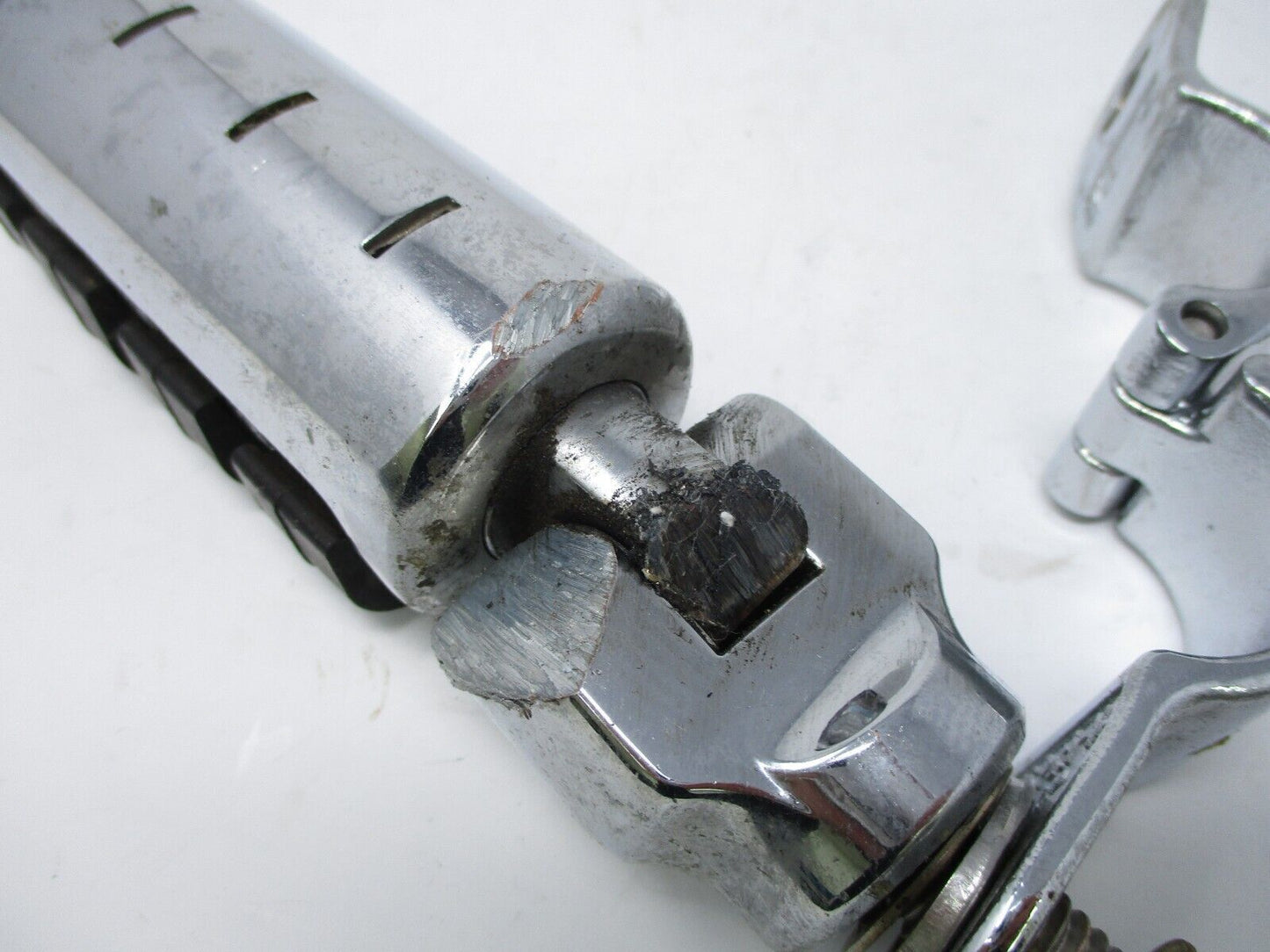 KURYAKYN ISO Pegs with 1  1/4'' Magnum Quick Clamps  DS-241103