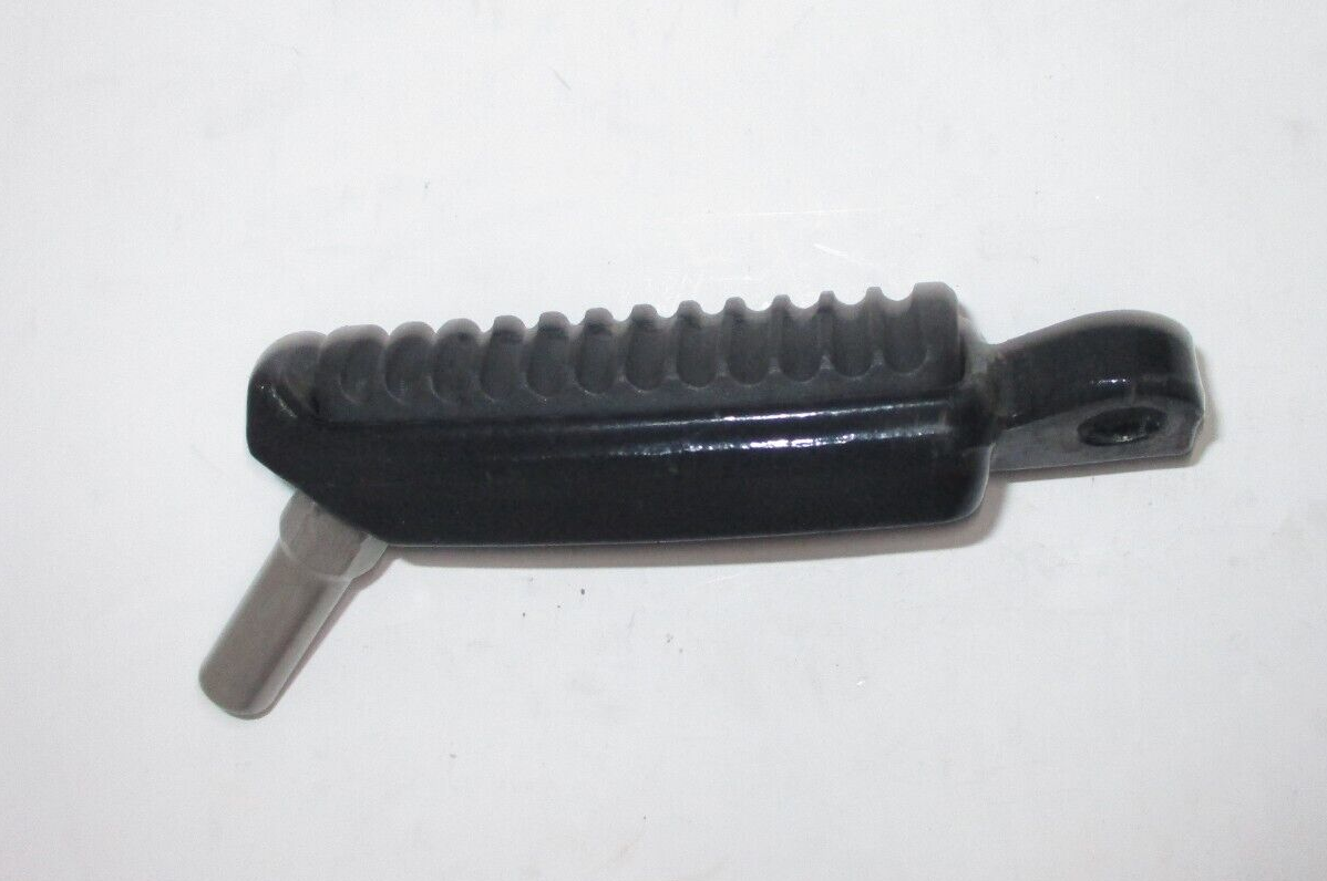 Harley-Davidson XL1200 Sportster Right Side  Front Footrest Footpeg 33134-07CAZ