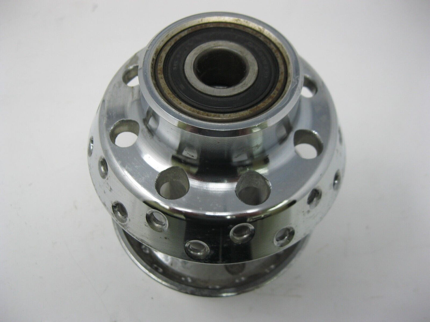 Harley-Davidson OEM Chrome 40 Spoke Front Single Disc Wheel Hub