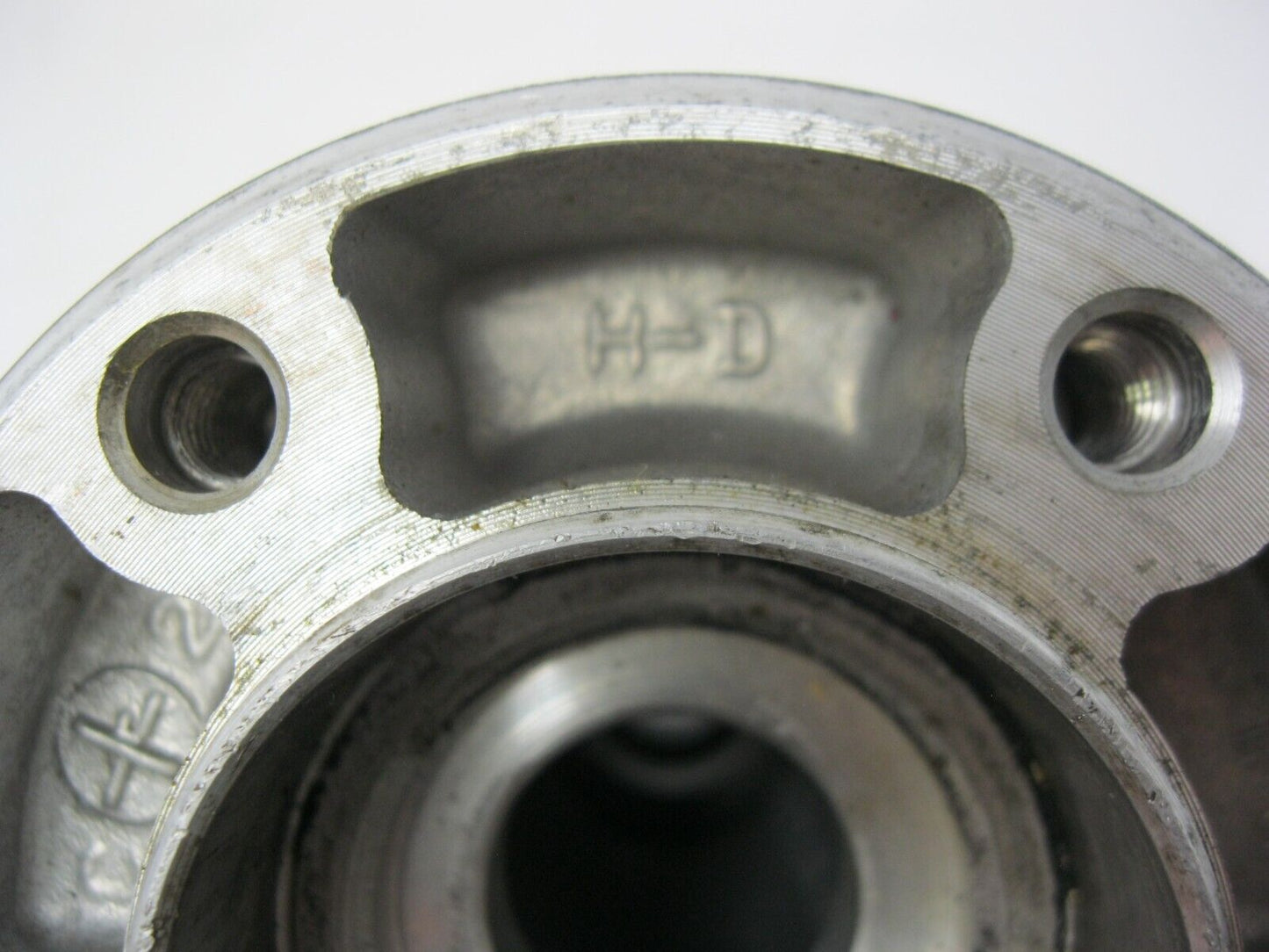 Harley-Davidson OEM Chrome 40 Spoke Front Single Disc Wheel Hub