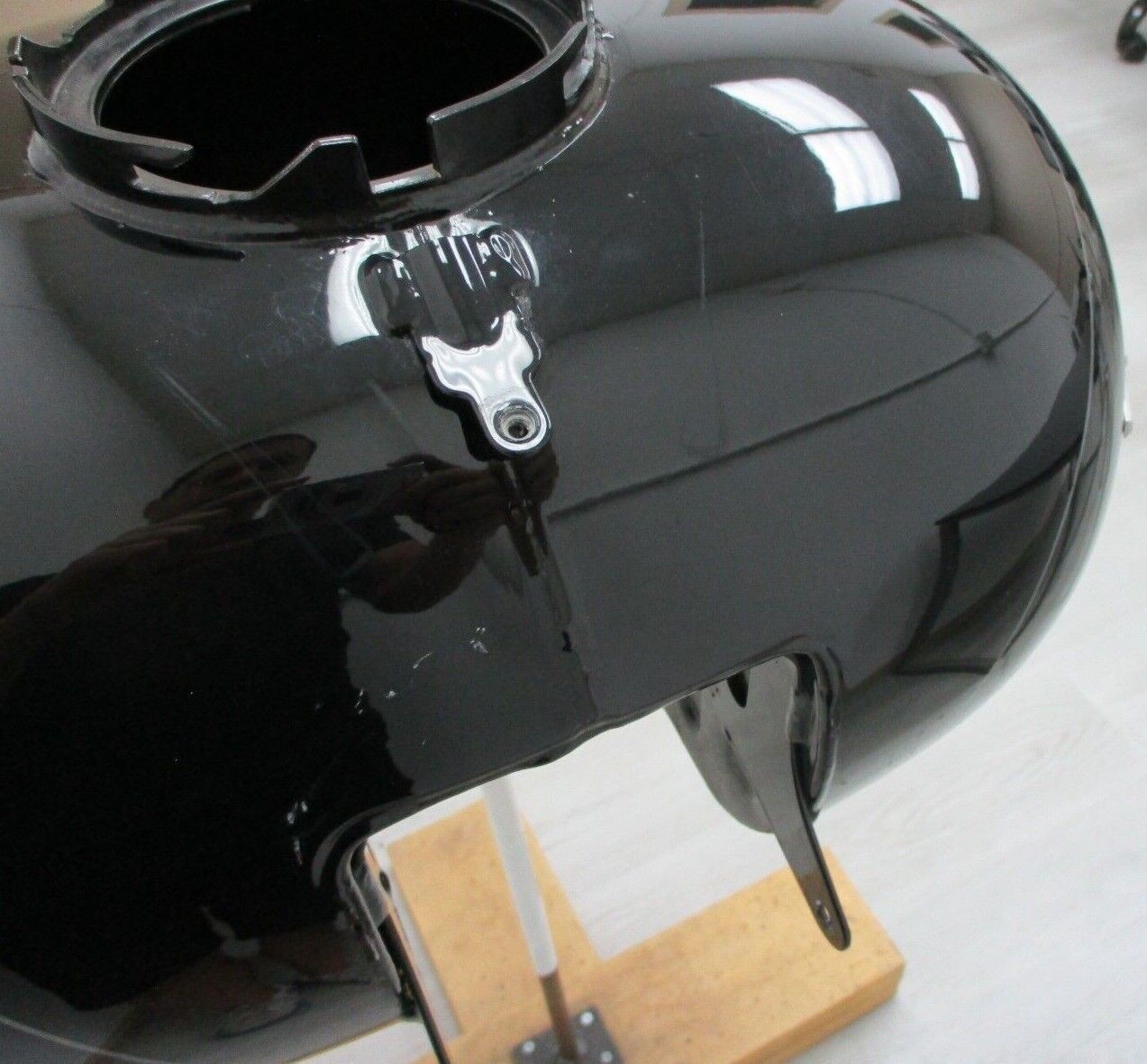Harley Davidson OEM Fuel Tank Vivid Black with Pinstripe 61356-08