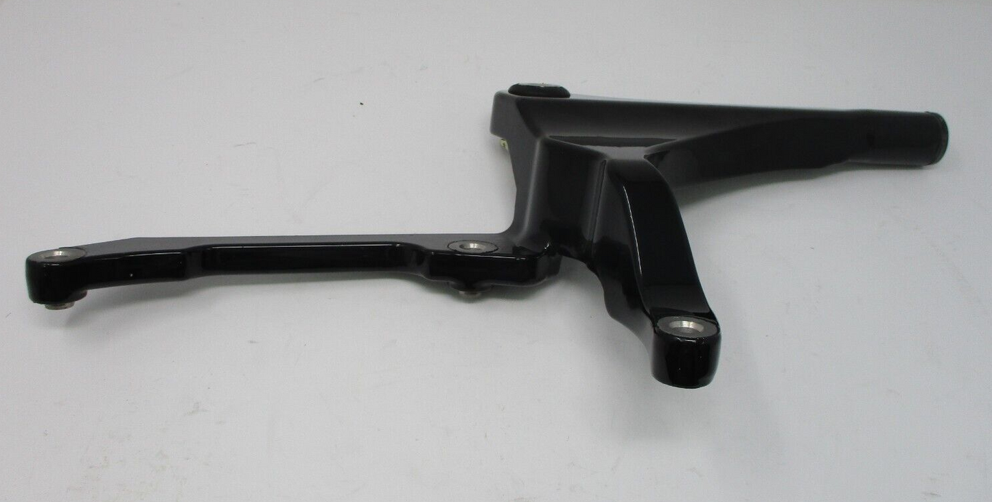 Harley-Davidson OEM '14-'17  Dyna Muffler Support Bracket Assembly 65500032
