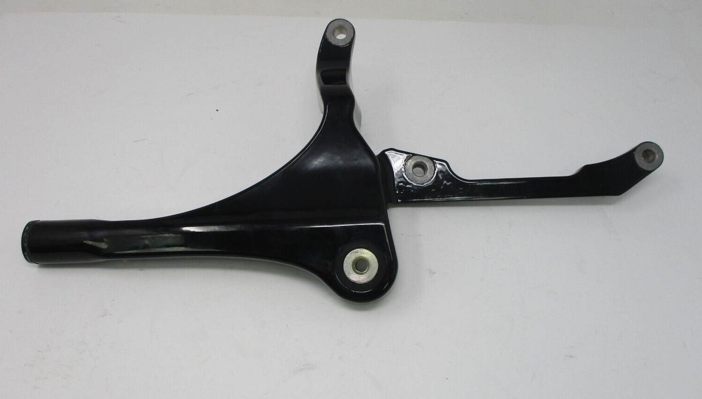 Harley-Davidson OEM '14-'17  Dyna Muffler Support Bracket Assembly 65500032