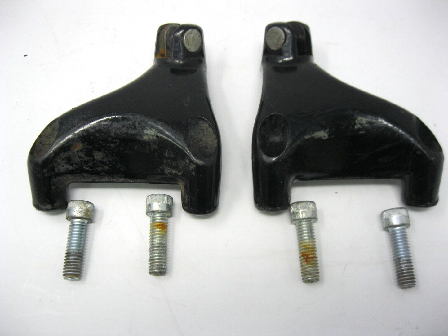 Harley-Davidson XL L & R Passenger Foot Peg Supports c/w Bolts 49314-04 49315-04