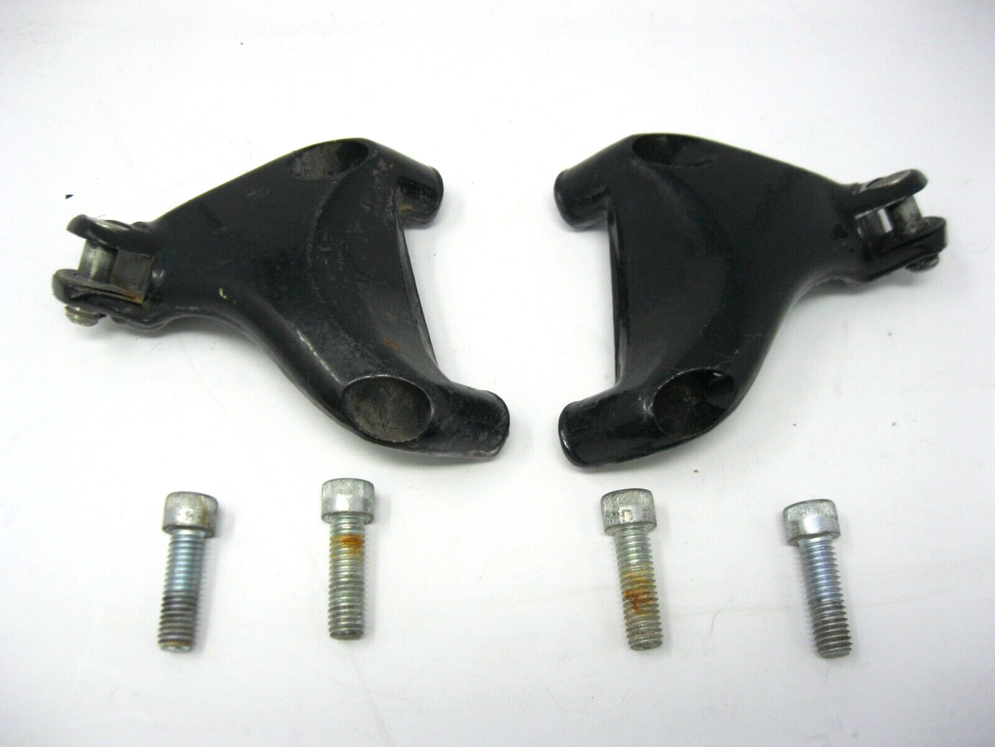 Harley-Davidson XL L & R Passenger Foot Peg Supports c/w Bolts 49314-04 49315-04