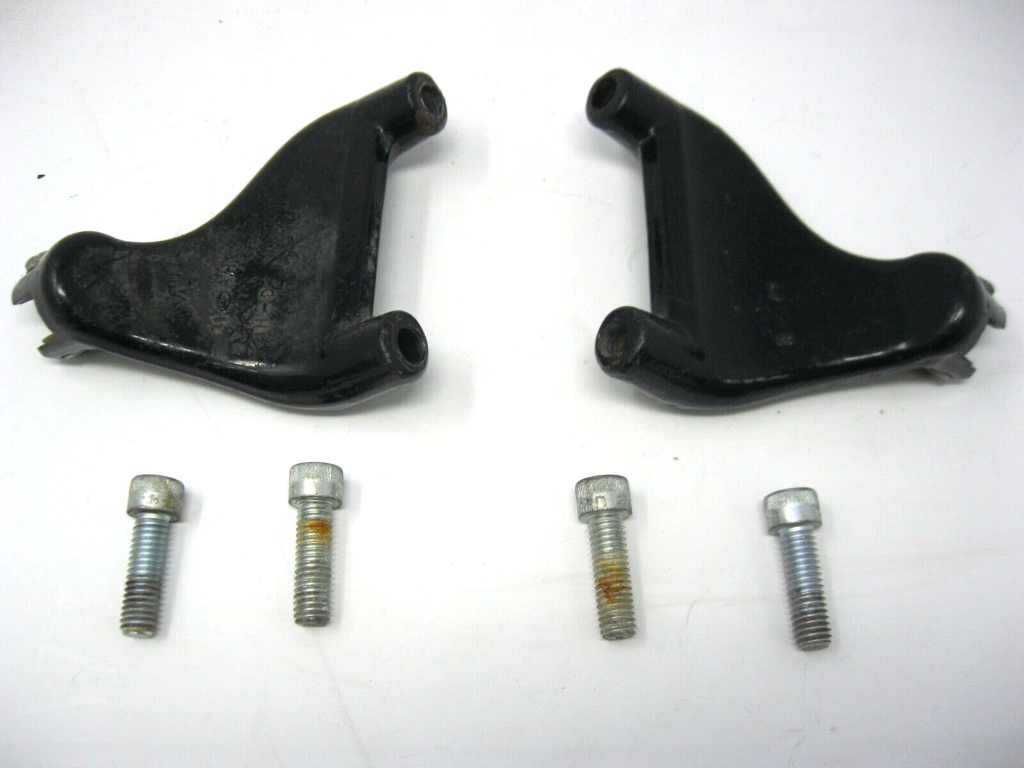 Harley-Davidson XL L & R Passenger Foot Peg Supports c/w Bolts 49314-04 49315-04