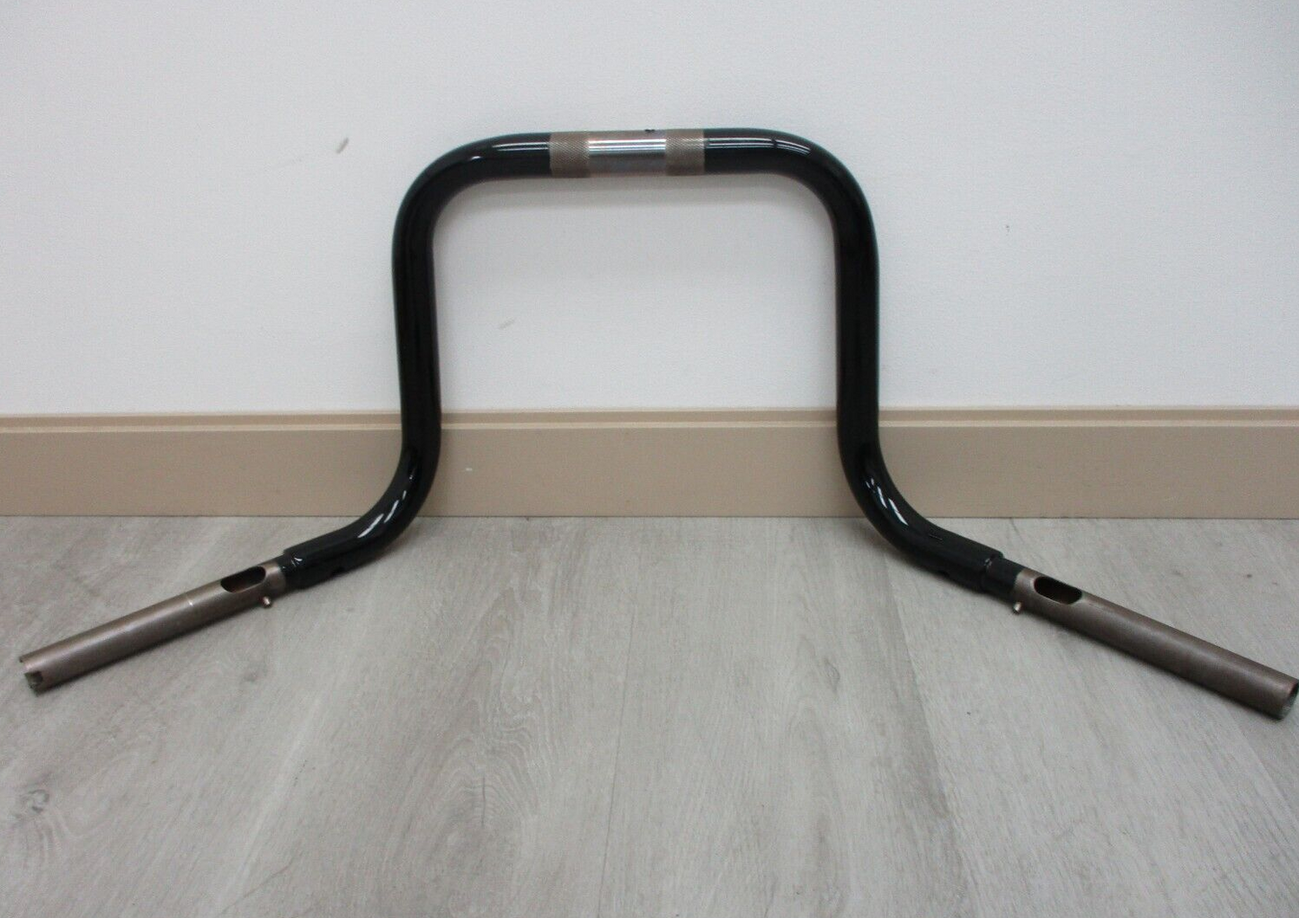Harley-Davidson  30"  Handlebar  Fits '21 FLTRK / pull back 8.5 inch