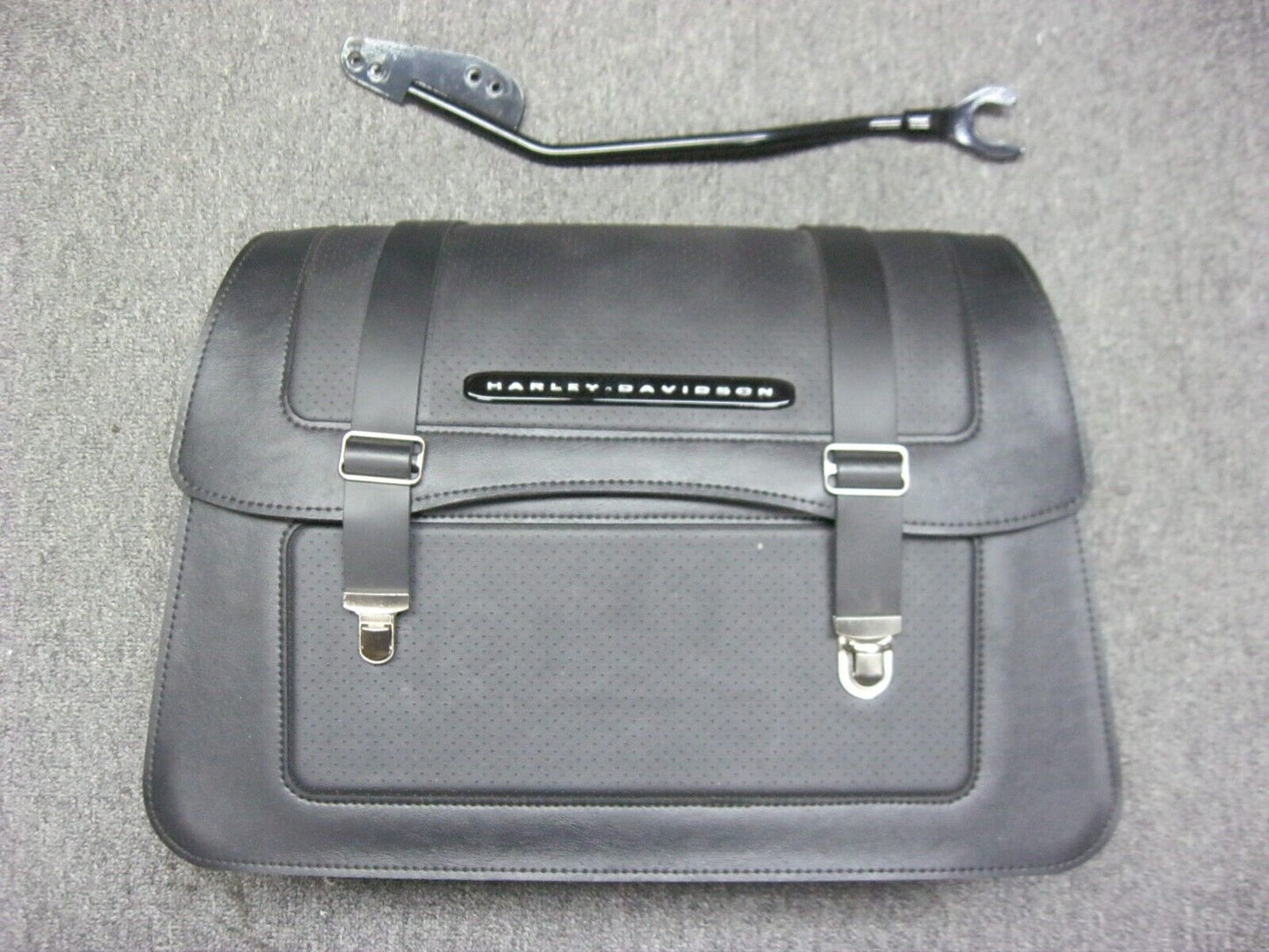 Harley Davidson OEM Touring Detachable Left Saddlebag Assy 90201643
