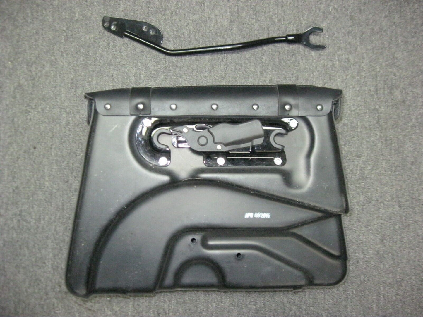 Harley Davidson OEM Touring Detachable Left Saddlebag Assy 90201643