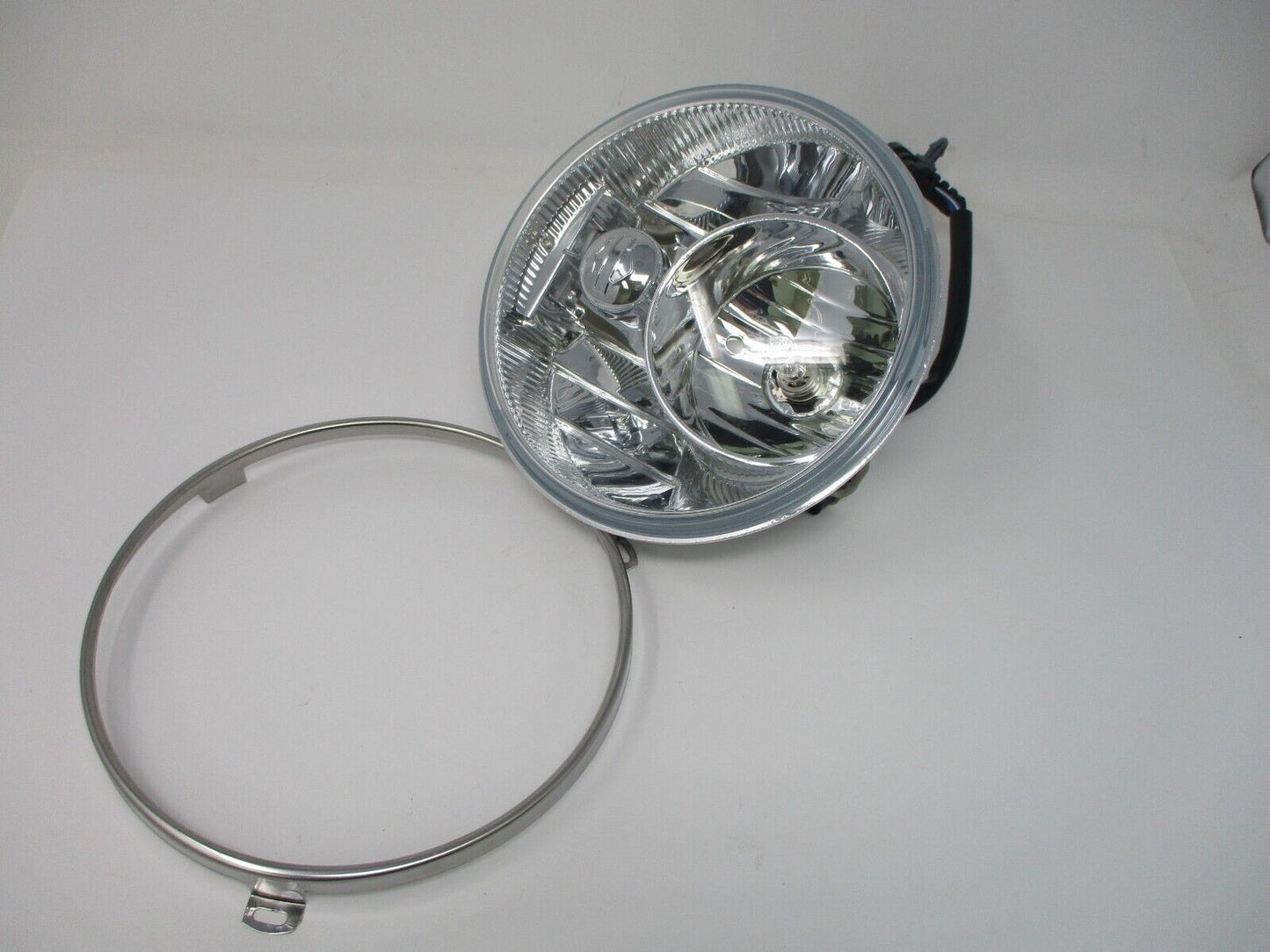 Harley Davidson OEM 7 inch Dual Halogen Headlamp 67700062