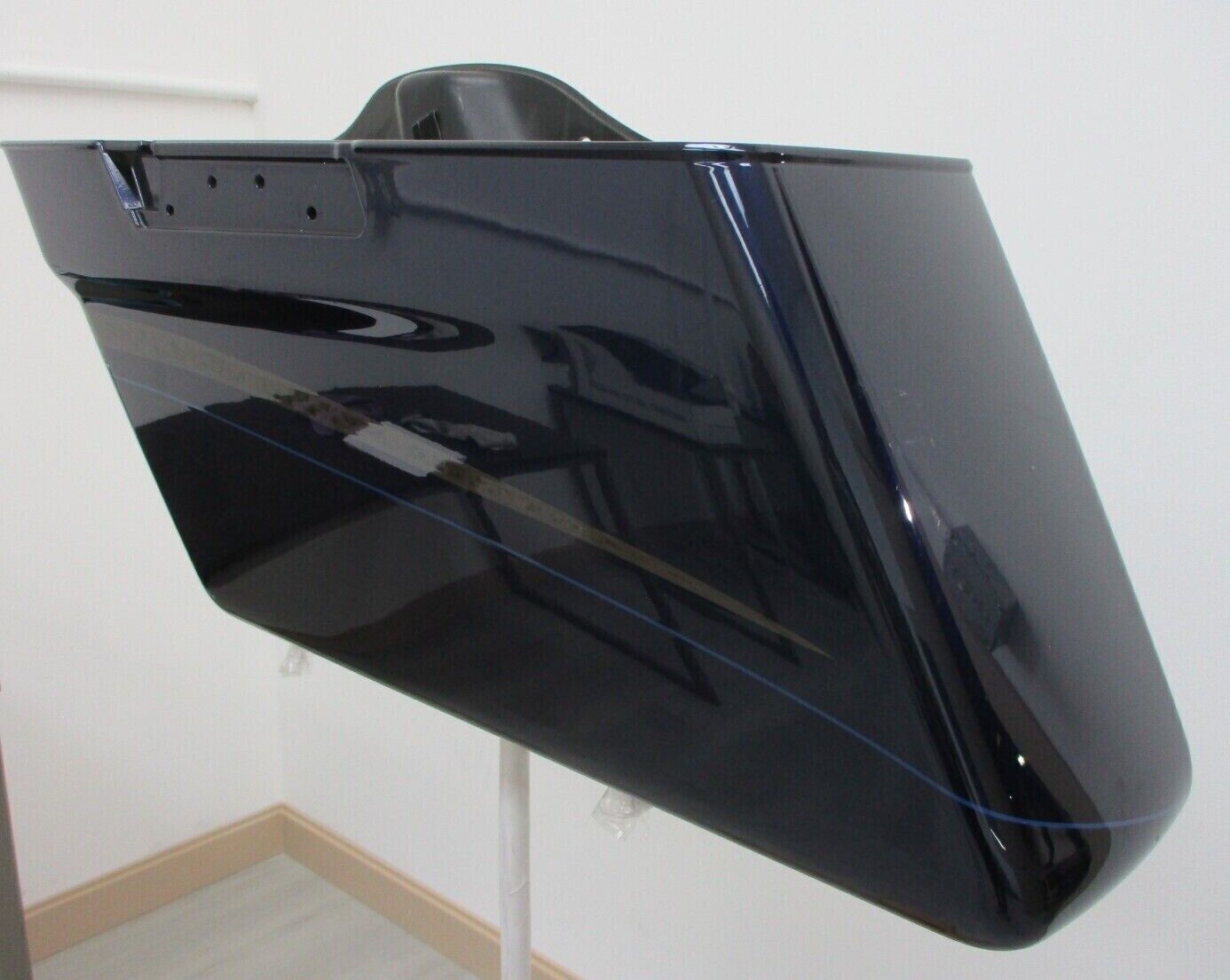 Harley Davidson OEM Left Saddlebag for '18 CVO Limited 90201132EGN