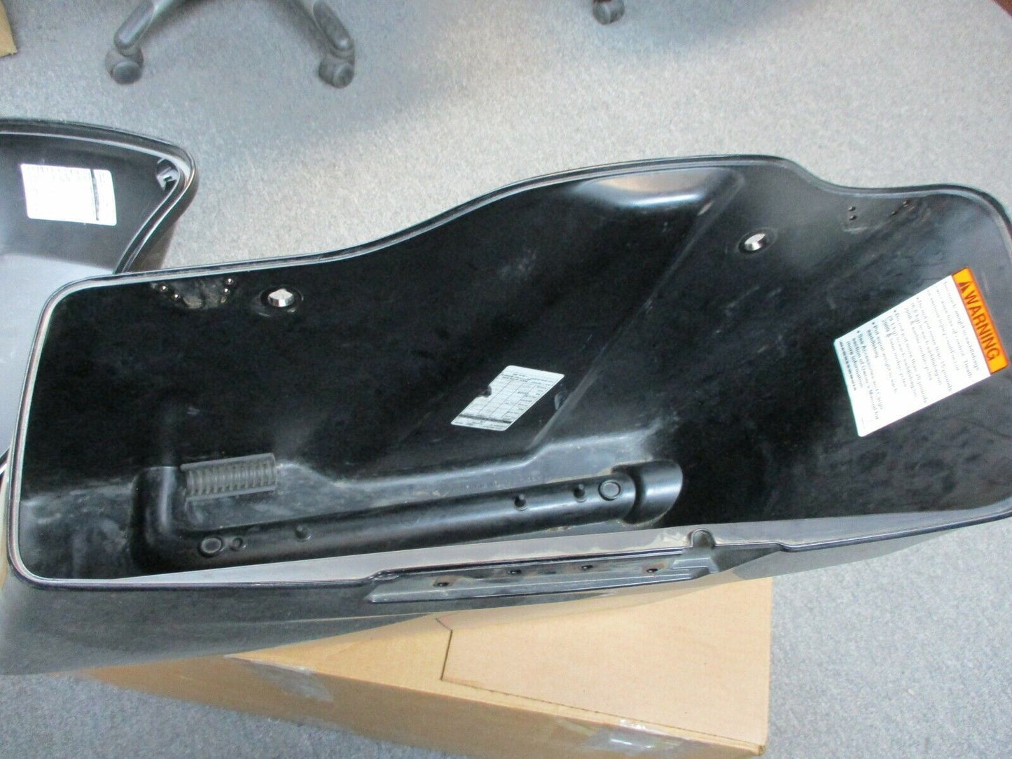 Harley Davidson OEM Right Saddle Bag Vivid Gloss Black with Lid Used 14-19