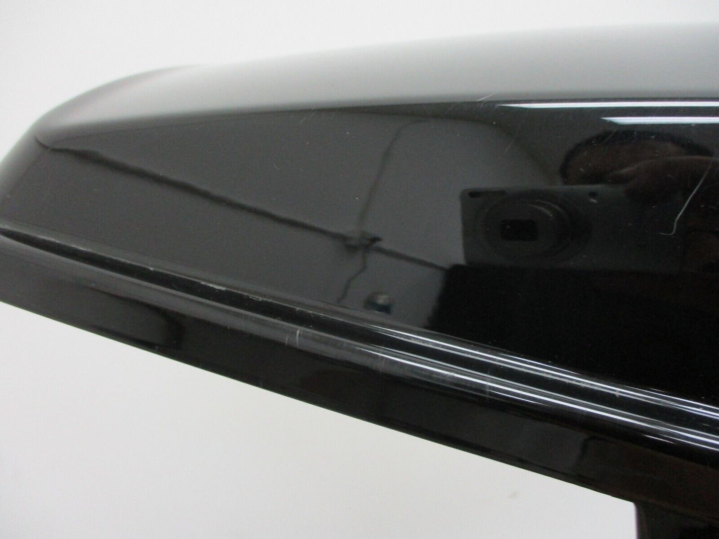 Harley Davidson OEM '14 - Later RH Vivid Black Saddlebag Lid 90200411