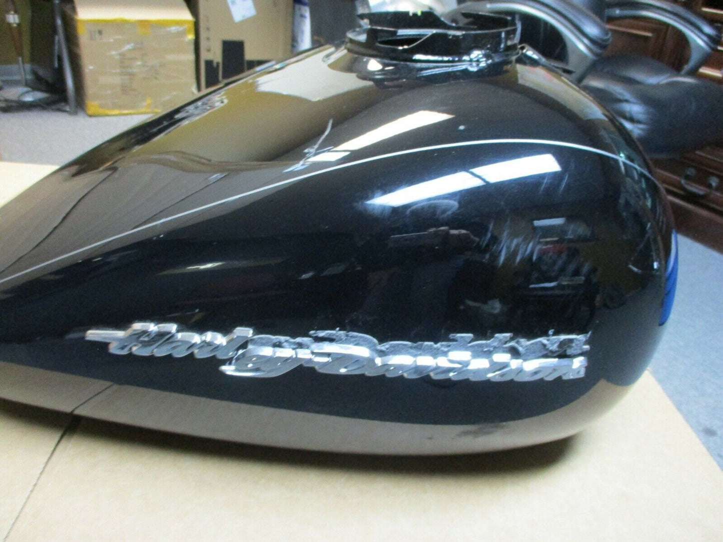 Harley Davidson OEM Touring EFI Fuel Tank 61356-08 Vivid Black Silver Stripe