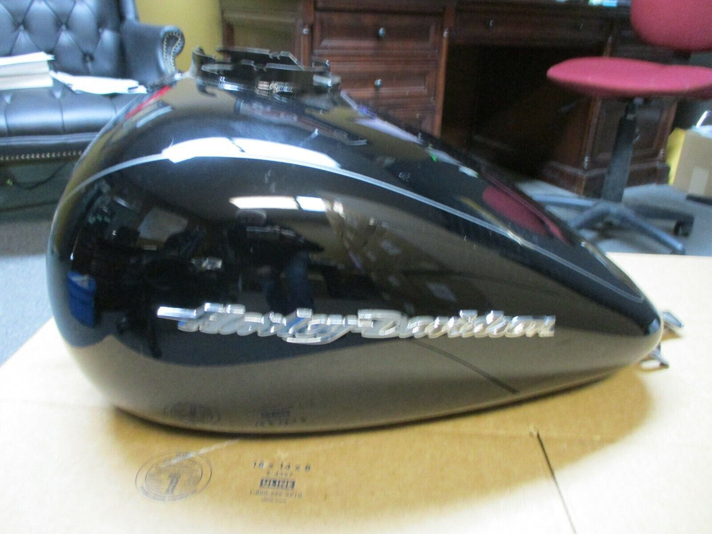 Harley Davidson OEM Touring EFI Fuel Tank 61356-08 Vivid Black Silver Stripe