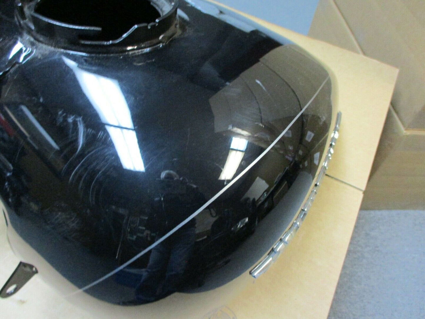 Harley Davidson OEM Touring EFI Fuel Tank 61356-08 Vivid Black Silver Stripe