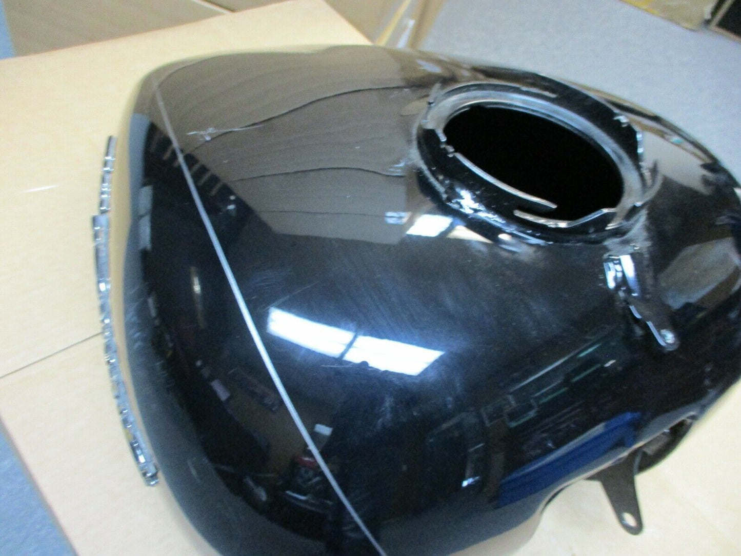 Harley Davidson OEM Touring EFI Fuel Tank 61356-08 Vivid Black Silver Stripe