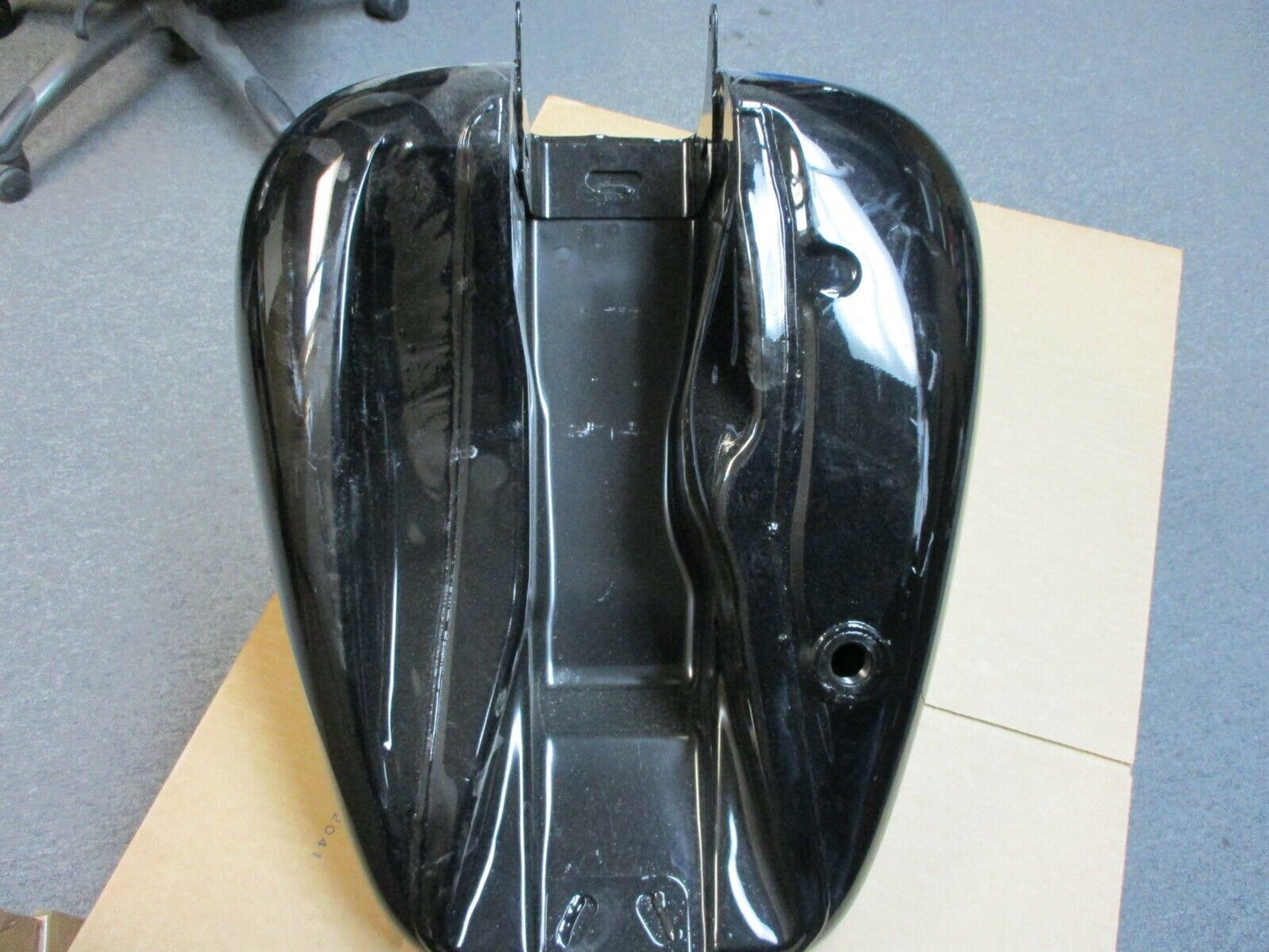 Harley Davidson OEM Touring EFI Fuel Tank 61356-08 Vivid Black Silver Stripe