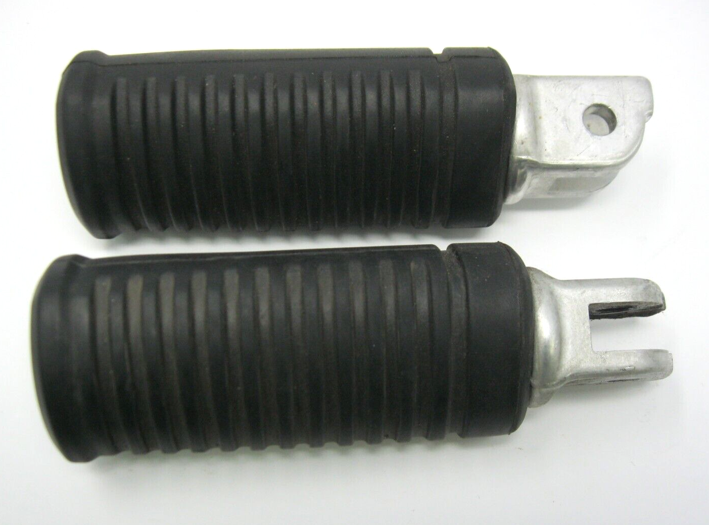 Harley-Davidson OEM 18-22 Rider Foot Pegs & Wear Pegs (Pair) 50501106 & 50501107