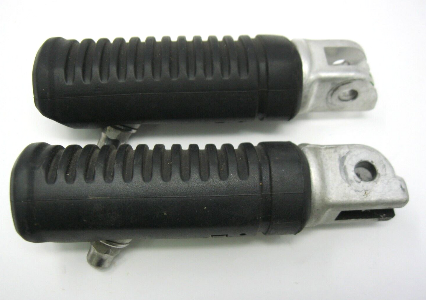 Harley-Davidson OEM 18-22 Rider Foot Pegs & Wear Pegs (Pair) 50501106 & 50501107