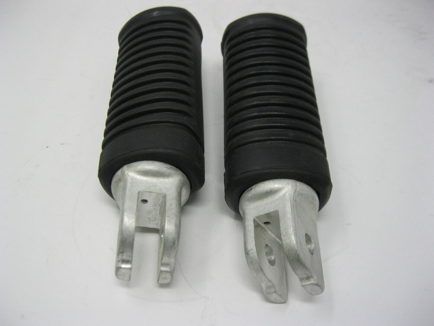 Harley-Davidson OEM 18-22 Rider Foot Pegs  (Pair) 50501106 & 50501107