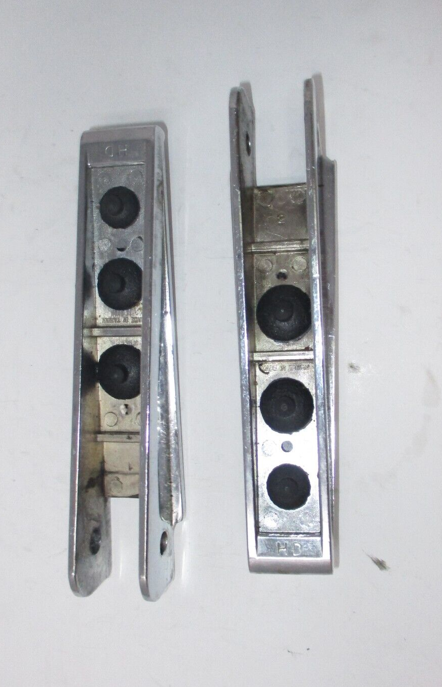 Harley-Davidson  Chrome Bolt-on Footpegs with Rubber Inlay  1904-6452