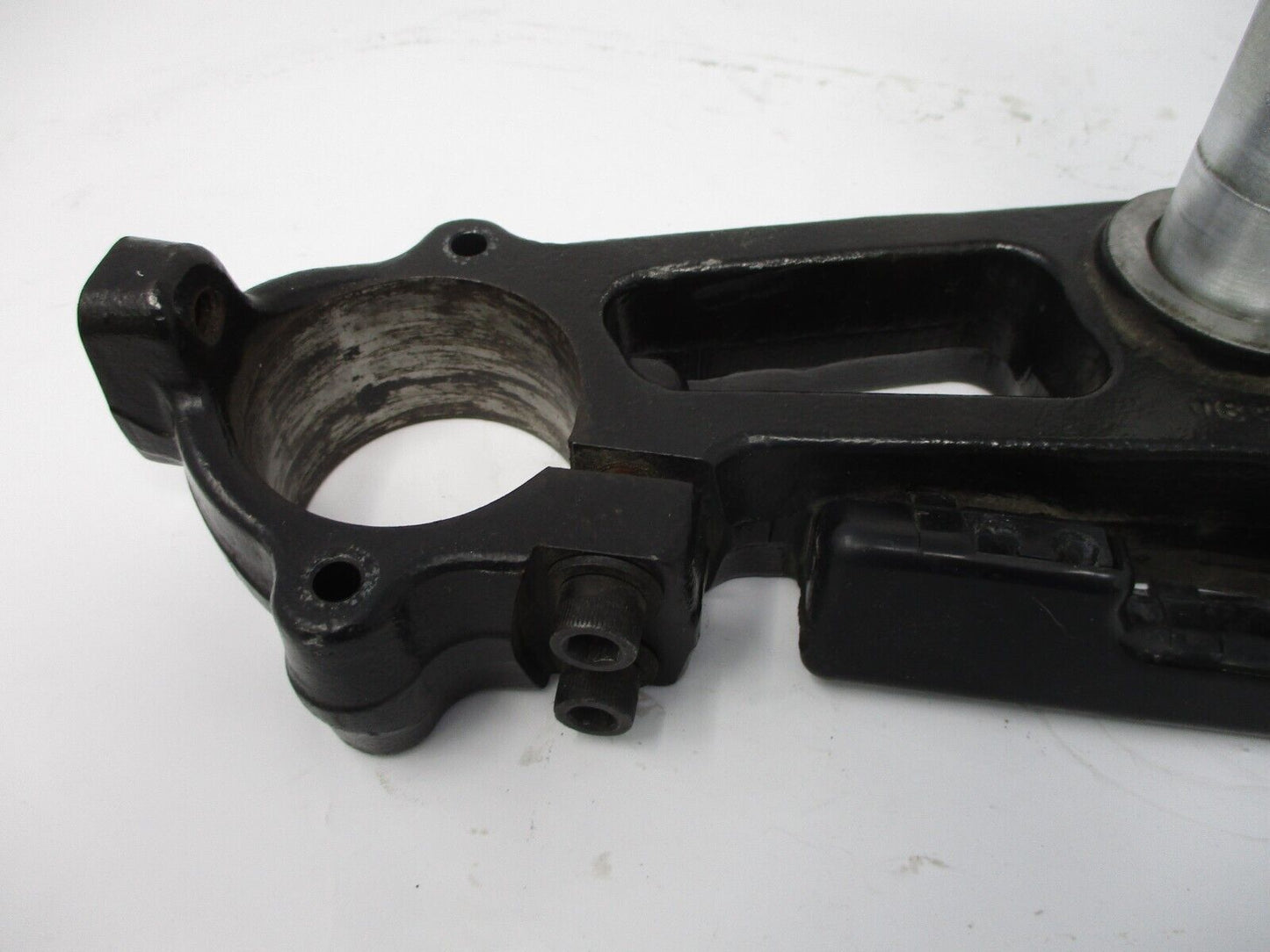 Harley-Davidson OEM '15-later Lower Fork Triple Tree Bracket 45900091A