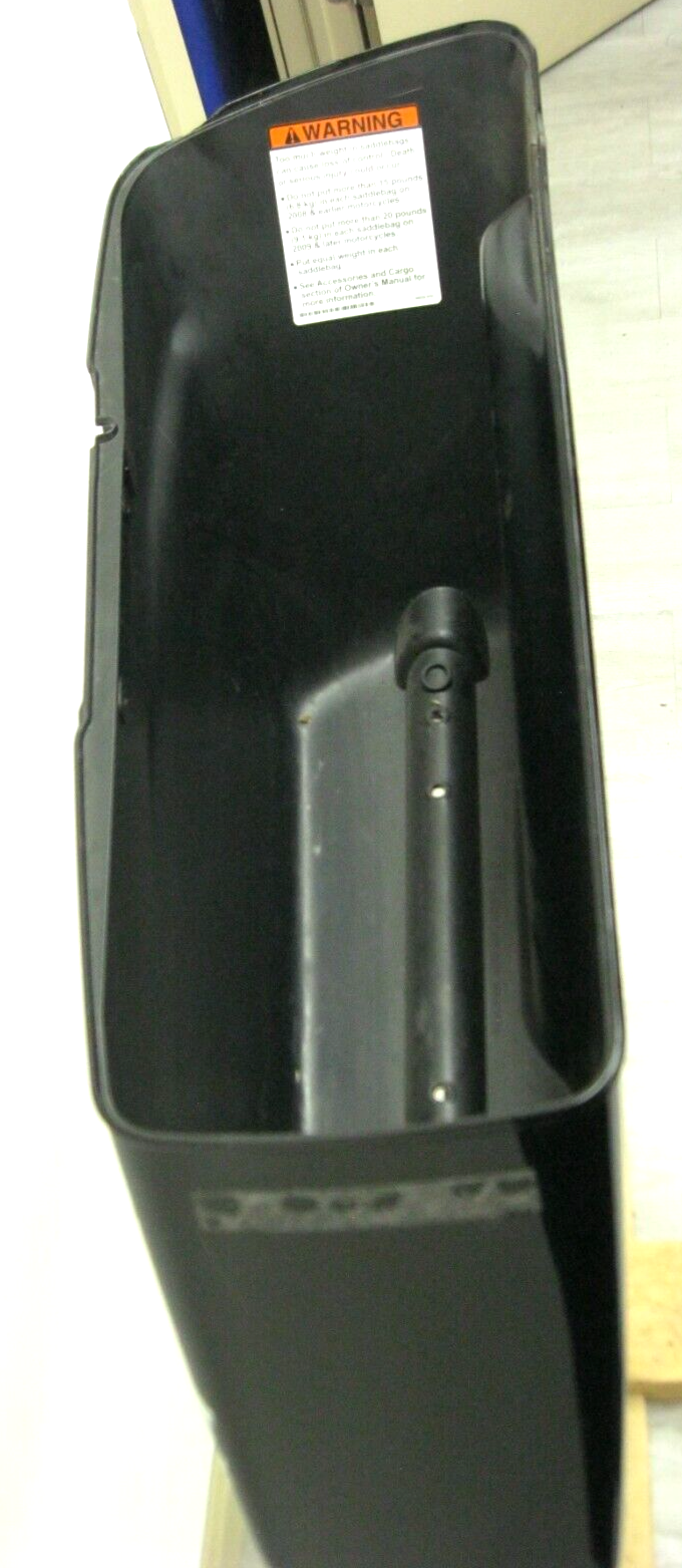 Harley-Davidson OEM LEFT 14 & Later Touring Saddlebag Black 90200414