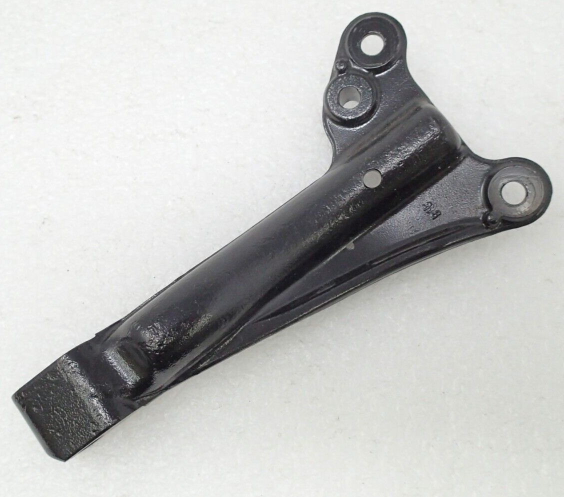 HARLEY 08-17 OEM various Dyna models exh Rear Muffler Mount Bracket 65696-08B