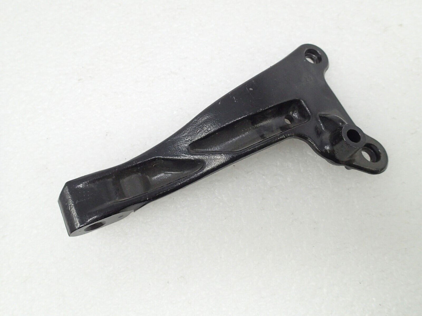 HARLEY 08-17 OEM various Dyna models exh Rear Muffler Mount Bracket 65696-08B