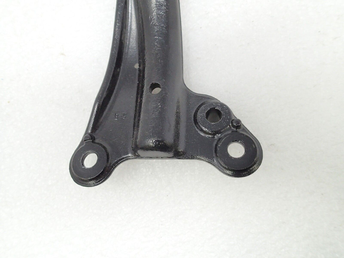 HARLEY 08-17 OEM various Dyna models exh Rear Muffler Mount Bracket 65696-08B